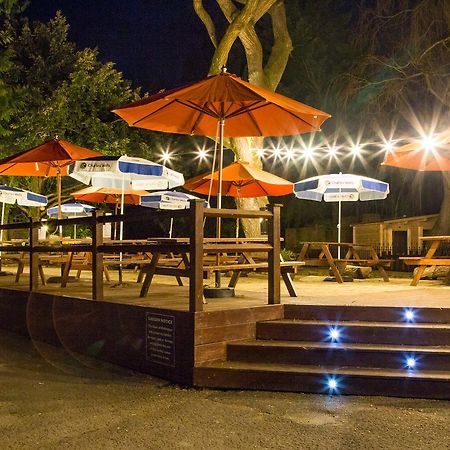水上伯顿 惠灵顿公爵旅馆酒店 外观 照片